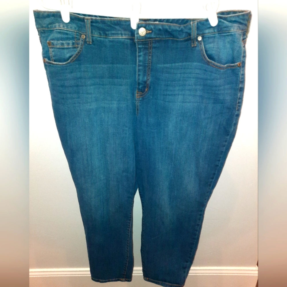 Torrid 24R cropped jeans